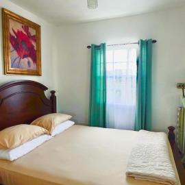 Modern Cozy Apartment, hotel in Buckleys