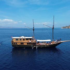 Shared Boat Komodo 3 days 2 Night, hotel di Komodo Labuan Bajo Airport