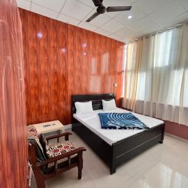 Hotel pushpanjali, hotel en Haldwāni
