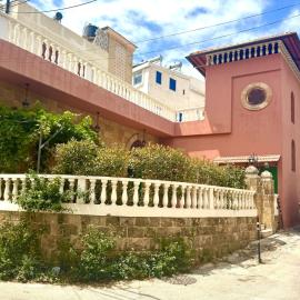 Two bedroom in Batroun Souq steps to Phoenician wall, hotel em Batroun