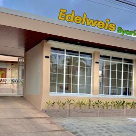 Viesnīca Edelweis Syariah Near Sultan Muhammad Kaharuddin Airport pilsētā Sumbava Besara