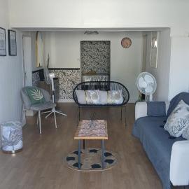 Maison créole T4 avec parking - Sainte Clotilde, hotel v destinácii Saint-Denis