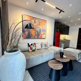 MAISON 9 Apartments Surulere, khách sạn ở Lagos