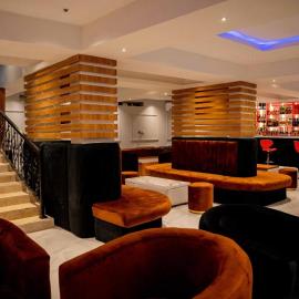 Viesnīca Nirvana City Hotel pilsētā Benina