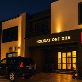 Holiday One Hotel & Suites - DHA-8, Hotel in Karatschi