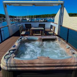 Hausboot Pula - Floating House Water Lily, hotel a Pula