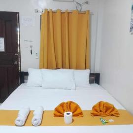Brent's Tourist Inn, хотел в Itaytay
