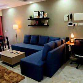 Lakefront Lounge-Luxe 1bhk condo with 2queen beds-2baths، فندق في مومباي