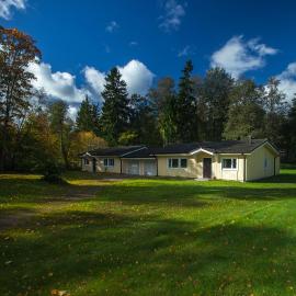 Liivakell Holiday Homes، فندق في نارفا يويسو
