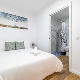AYZ Luis Cabrera-Auto check-in property, hotel em Madri