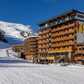 PopAlp la Plagne - Hôtel et Restaurant, hotel La Plagne Tarentaise városában