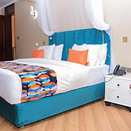 UPBEAT HOLIDAY HOTEL KIBAALE-Karuguuza, hotel em Kikangala