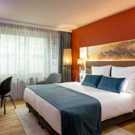Leonardo Hotel Zurich Airport، فندق في كلوتان