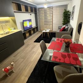 Condo luminity exclusivo 2D-2B incluye piscina parking y wifi gratis check in y seguridad 24 hrs, hotel in Los Ángeles