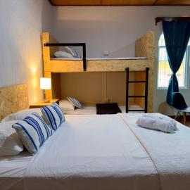 Casa Azucena, hotel in Flores