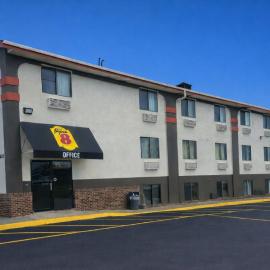 Super 8 by Wyndham Lincoln West