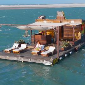 Yara Floating Villa, hotel i Guriú