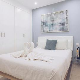 Stylish 1BR City Apartment with Stunning Rooftop Terrace, hotel em Gibraltar