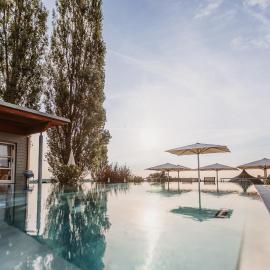 Tschermonegg "Wohnen beim Wein", hotel in Sulz