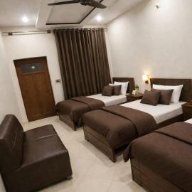 Al Huda Hotel, хотел в Мултан