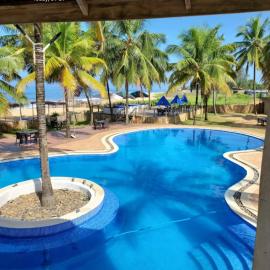 Paynesville에 위치한 호텔 Bamboo Beach Resorts