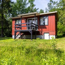 Mini chalet intime votre escapade d ete au lac – hotel w mieście Pohénégamook