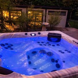 Boutique Tiny Home Rotorua with Private Hot Tub, hotel Rotoruában
