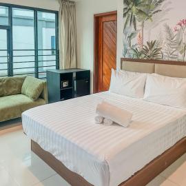 The Town - By Namal, hotel u gradu El Nido