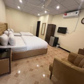 Golden Star Hotel Iqbal Town Lahore, хотел в Лахор