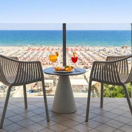 Hotel Regina Fronte Mare, khách sạn ở Rimini
