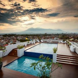 Ascent Hotel & Cafe Malang, Hotel in Malang
