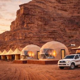 Rum Four Seasons luxury Camp & Jeep Tours, хотел в Вади Рум