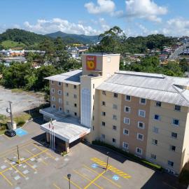 Hotel 10 Blumenau, hotel i Blumenau