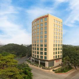 Hilton Garden Inn Mumbai International Airport, хотел в Мумбай