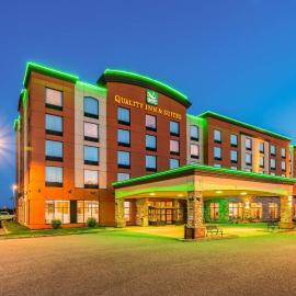 Quality Inn & Suites, hotel v mestu Lévis