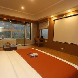 The Udit By West Western - Central Heated and Air Cooled - River View & Roof Top cafe & Bar, hotel v destinácii Kasol