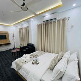 WhiteHouse GoStay, отель в городе Kālikāpur