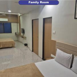 Hotel Sai Praatham, hotel di Shirdi
