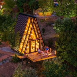 Funky Cabins Villas and Chalets - Gaia Park، فندق في Tirane