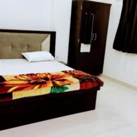 Diamond Guest House & Marriage Lawn, hotel in Kaptānganj