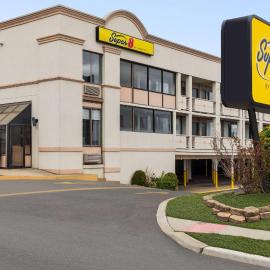 Super 8 by Wyndham Meadowlands, hotel in Carlstadt