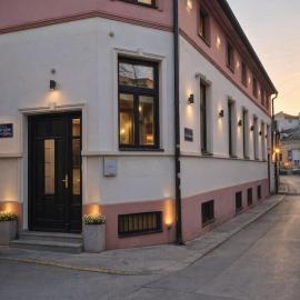 Imaginator Rooms PARKING and POOL is on REQUEST, hotel a Novi Sad