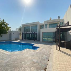 Private Beach Villa Durrat Al Bahrain، فندق في Durrat Al Bahrain