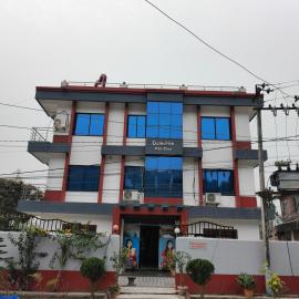 Domukha pali ghar, hotel 