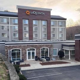 La Quinta Inn & Suites by Wyndham Downtown Asheville, hotel in Asheville