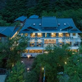 Between Trees and Streams, hotel a Jiuzhaigou