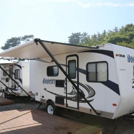 Taean Mom Village Caravan Camping, хотел в Таеан