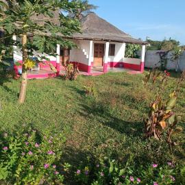 Demba Dou Suites Gardens, Hotel in Batukunku