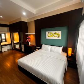 Eastpana 304 R1 Executive Residence，Si Maha Phot的飯店