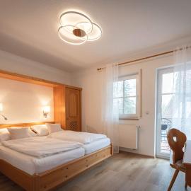 Gunzenhausen में, होटल Hotel & Camping Reich am Schnackensee